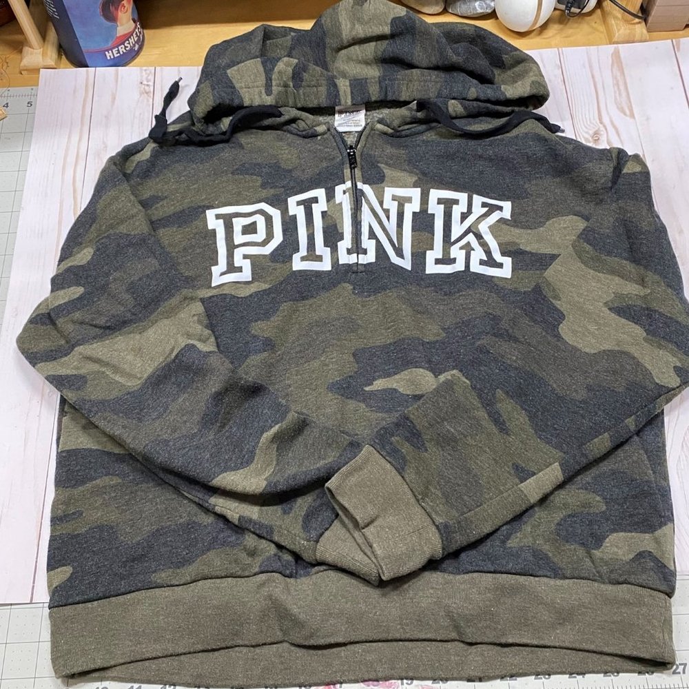 PINK Victoria's Secret Camo Hoodie Sweatshirt Size Medium